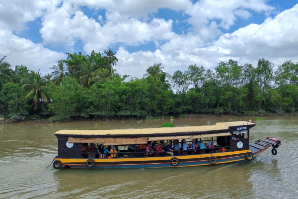 Ăn trên tàu ở Bến Tre