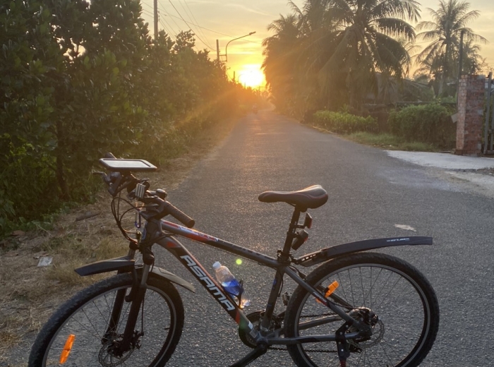 Đạp Xe Ngắm Cảnh Trên Đường Quê